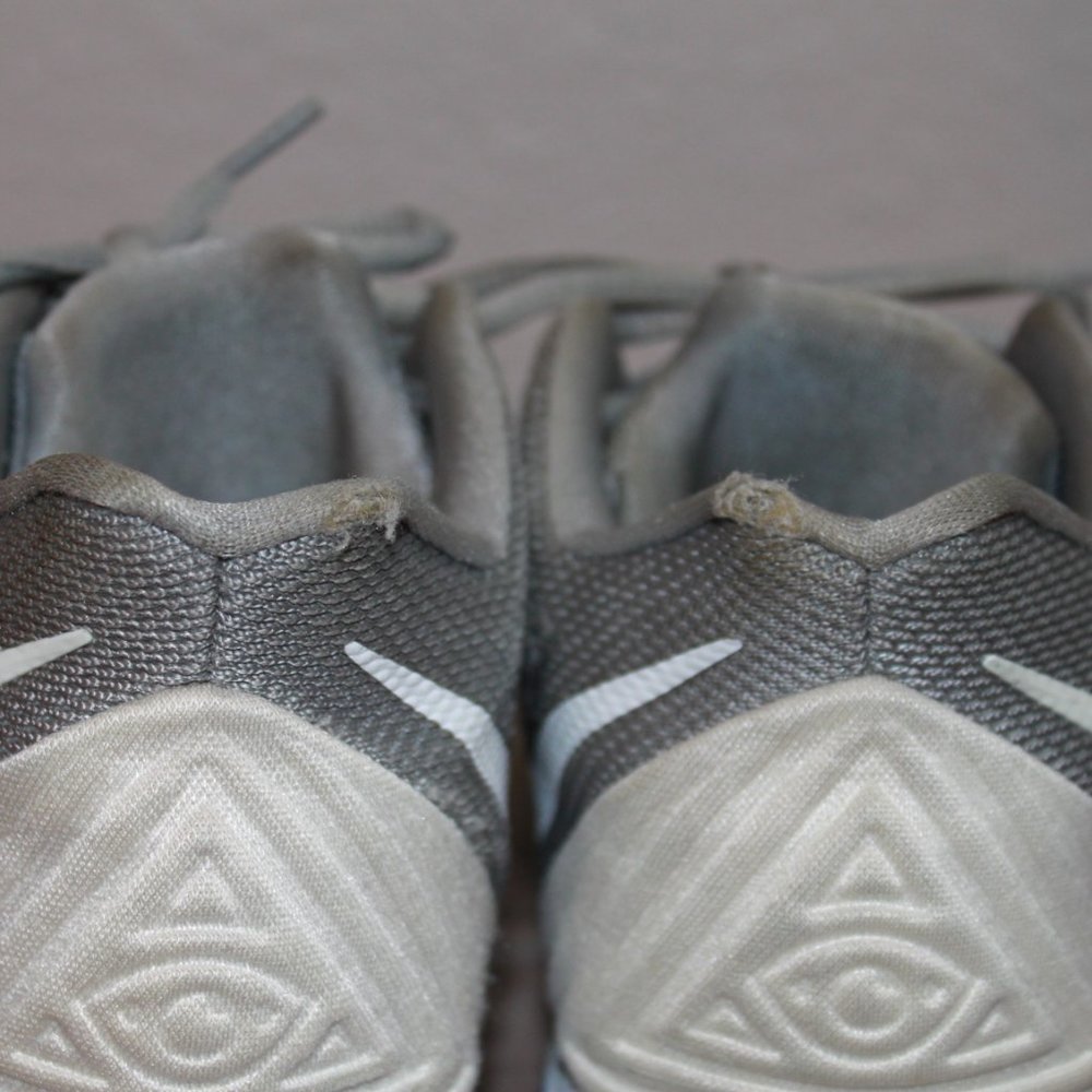 Nike Boys Kyrie 5 Wolf AQ2456-099 Grey Lime Blast Basketball Sneakers Size 6 Y - Picture 10 of 12